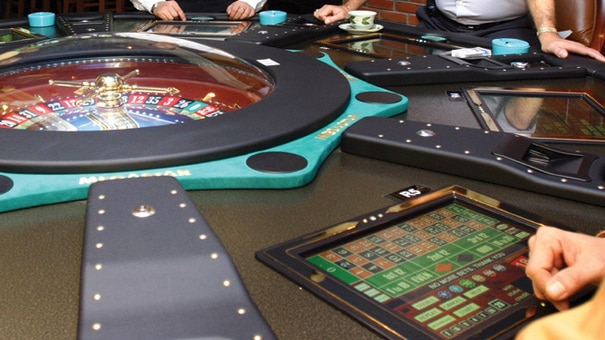 Hiện nay, hình thức đổi thưởng khá đa dạng, người chơi tham gia có thể lựa chọn nhiều cách khác nhau để nhận phần quà của bản thân. Anh em có thể chơi game đổi thưởng tiền mặt, tiền ảo hoặc đổi thẻ cào đều hoàn toàn có thể. Cách thức để chơi game bài đổi thẻ cào cũng rất linh hoạt thông qua nhiều kênh nhận tiền thắng khác nhau như chuyển thẳng vào tài khoản ngân hàng, đổi tiền thật hoặc thẻ nạp điện thoại . Hãy đến PQ88 casino trực tuyến để biết thêm thông tin nhé .